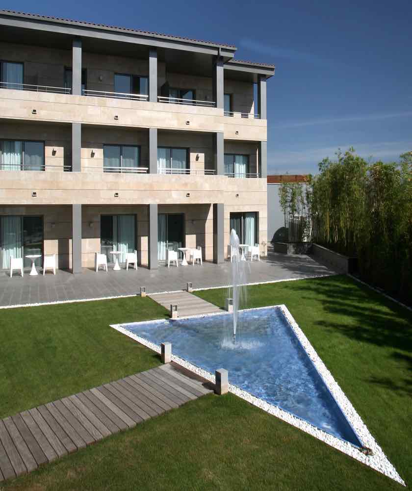 bâtiment e piscine