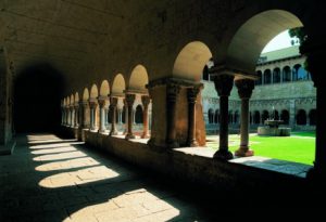 Télécharge publication: Monastère de Sant Cugat
