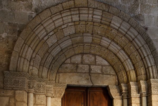Portal claustre romanic esglesia