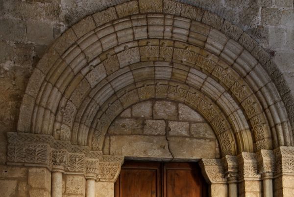 Portail du cloître dans l’église