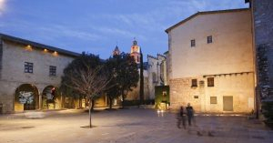 Plaça-de-LOm_Monestir-de-Sant-Cugat Om Square