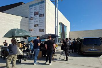 Anunci JP Morgan, equip de rodatge davant del Teatre-Auditori