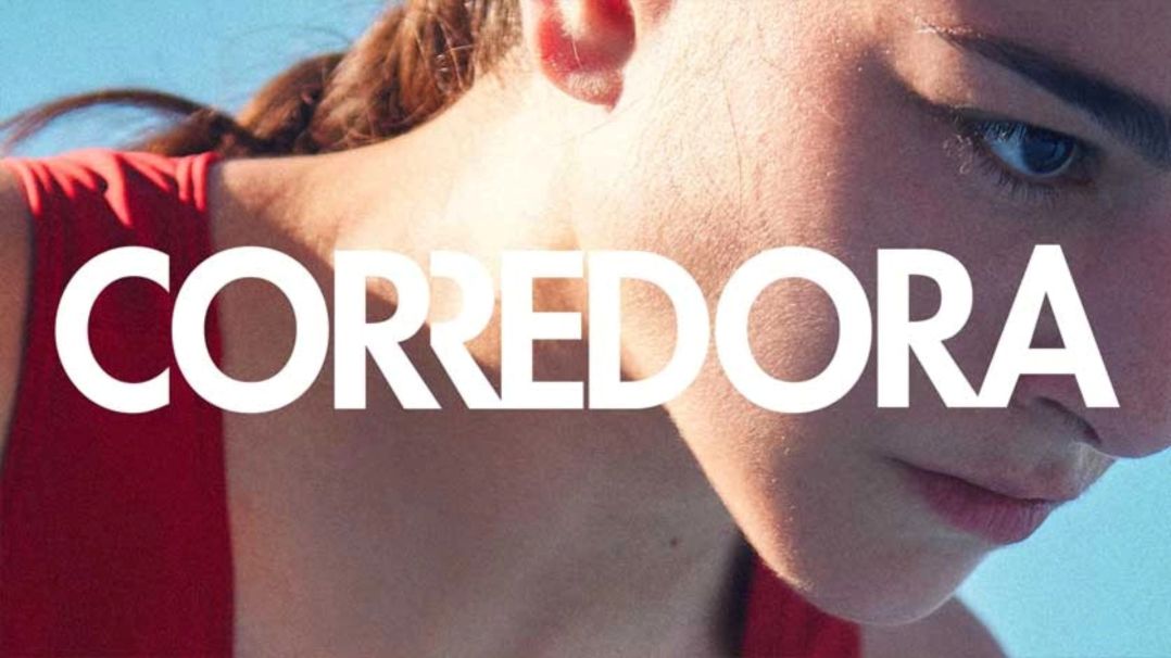 "Corredora" una noia atletista de fons
