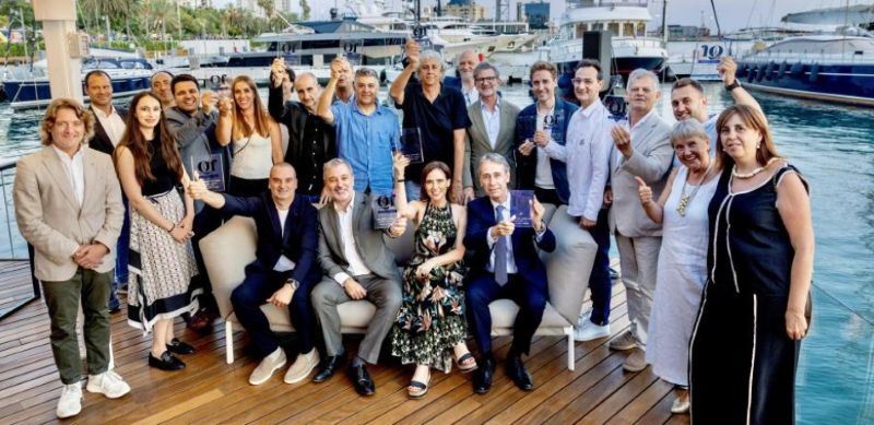 Grup de persones als Premis suplement